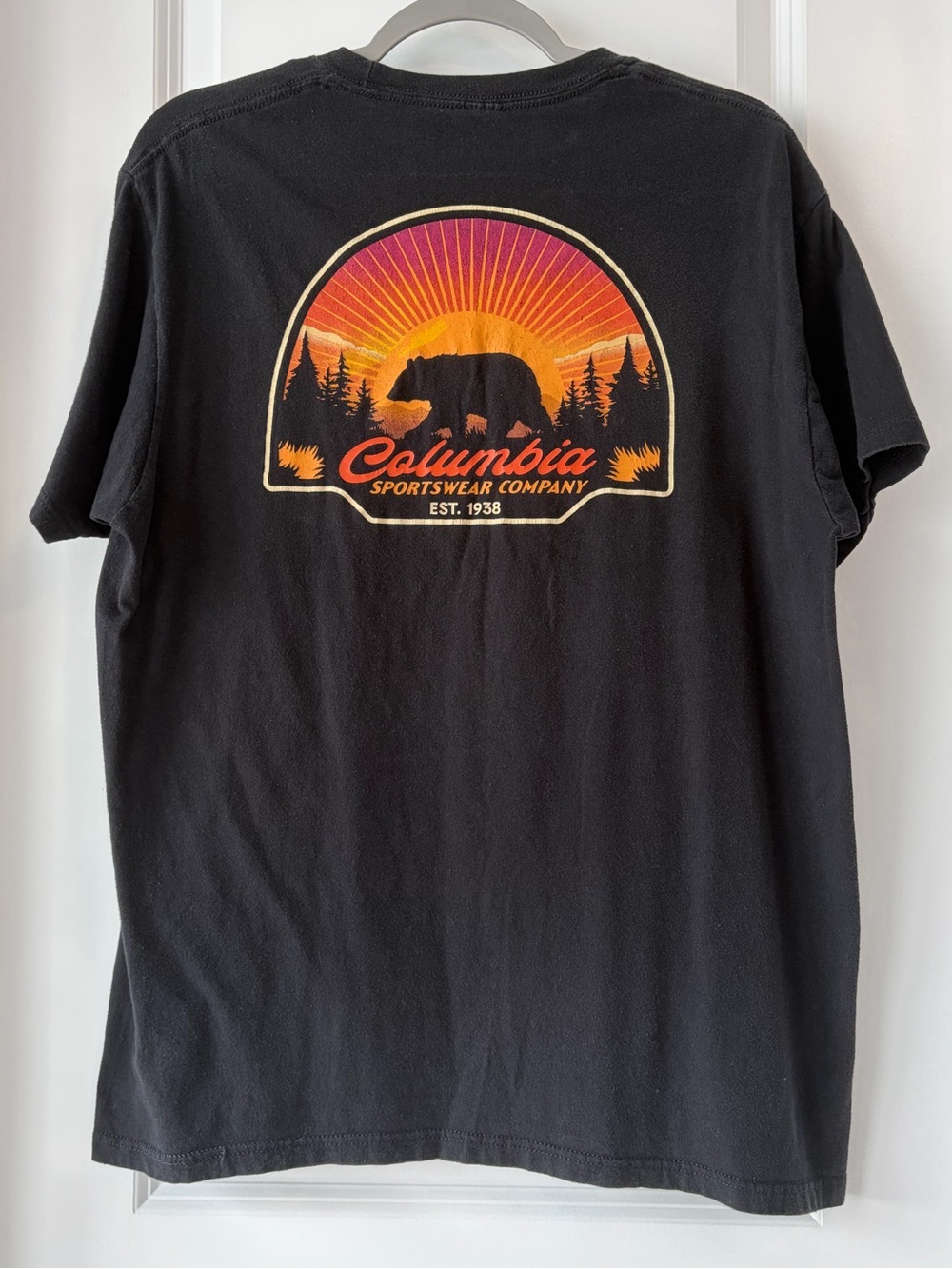 Columbia Men’s Sunset Bear Graphic T-Shirt, Short-Sleeve Logo Tee
